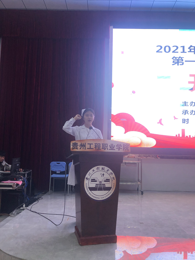 树礼仪形象  展天使风采 ——护理学院隆重举行beat365英国官方网站第一届护理礼仪大赛开幕式暨选拔赛初赛(图2)