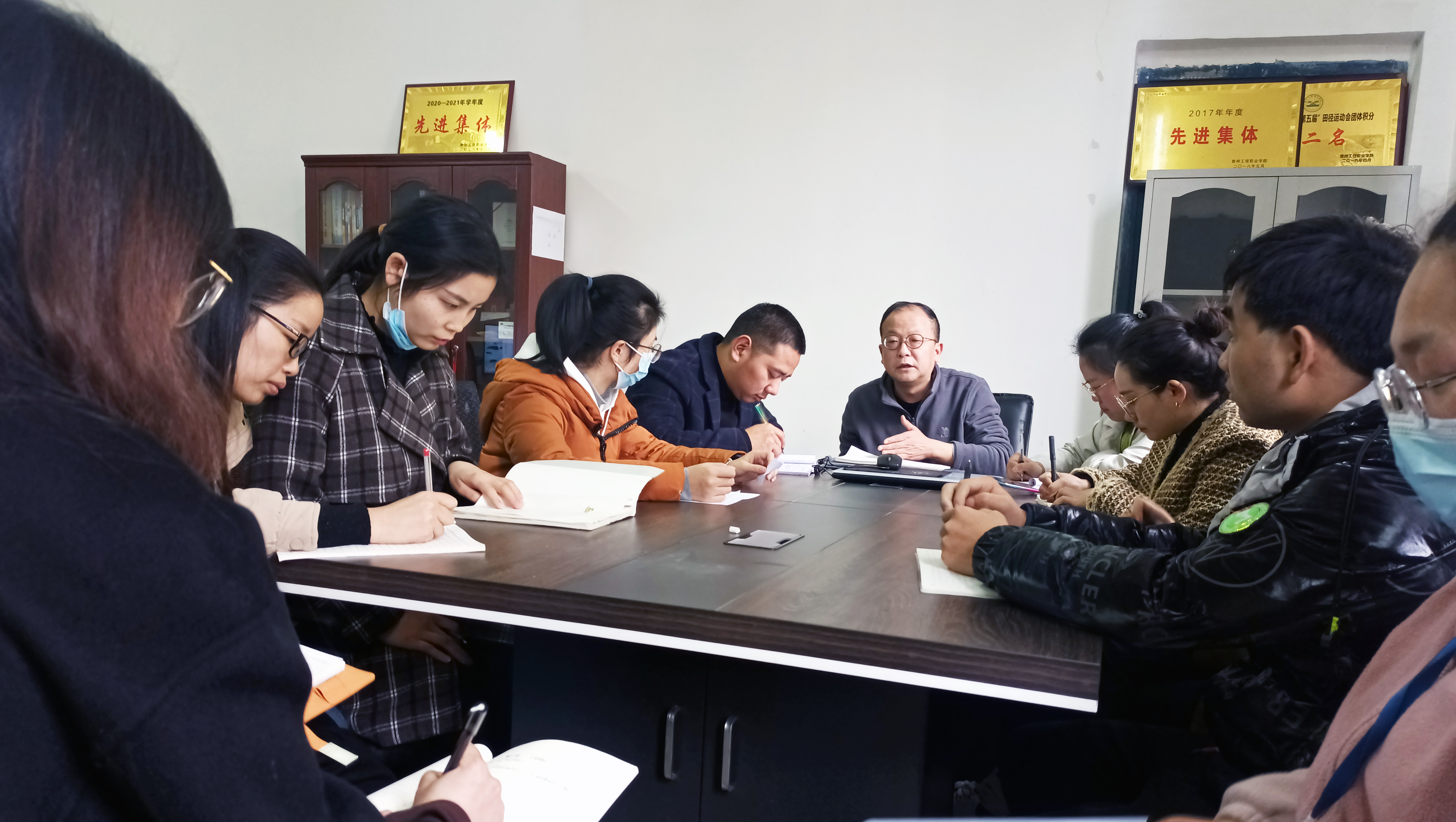 聚心聚力抓党政引领，协同育人创学院新风 (图1)