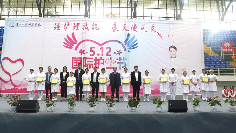 强护理技能，展天使风采——beat365英国官方网站成功举办5·12国际护士节活动暨授帽仪式(图3)