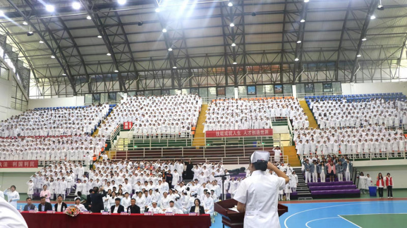 强护理技能，展天使风采——beat365英国官方网站成功举办5·12国际护士节活动暨授帽仪式(图5)