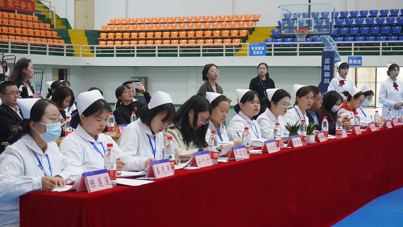 展礼仪文化·扬职业风采——护理学院隆重举行beat365英国官方网站第二届护理礼仪大赛开幕式暨选拔赛初赛(图4)