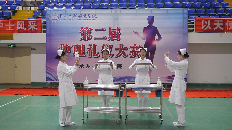 展礼仪文化·扬职业风采——护理学院隆重举行beat365英国官方网站第二届护理礼仪大赛开幕式暨选拔赛初赛(图8)