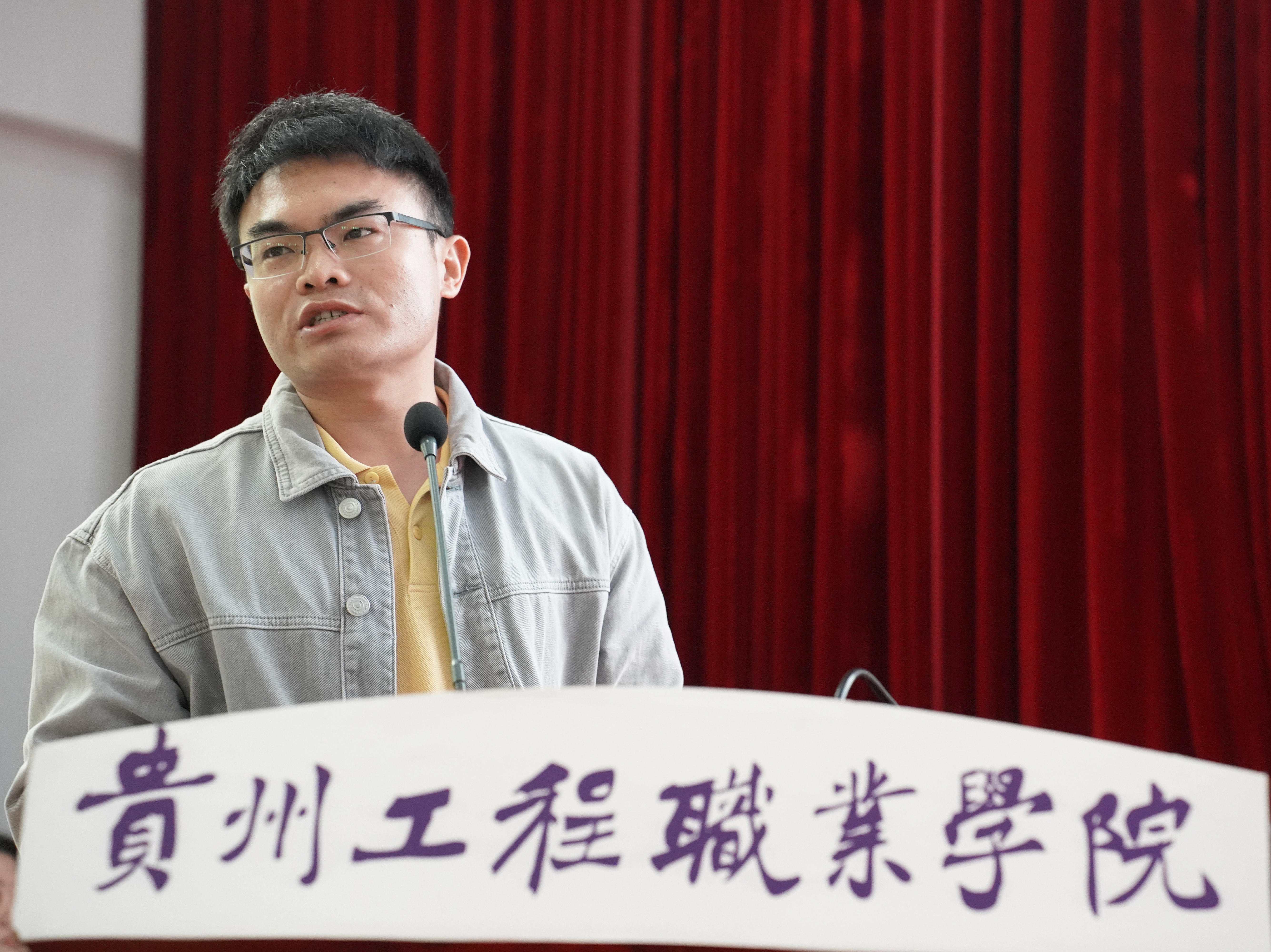 专家引领明方向，潜心科研促成长(图2)