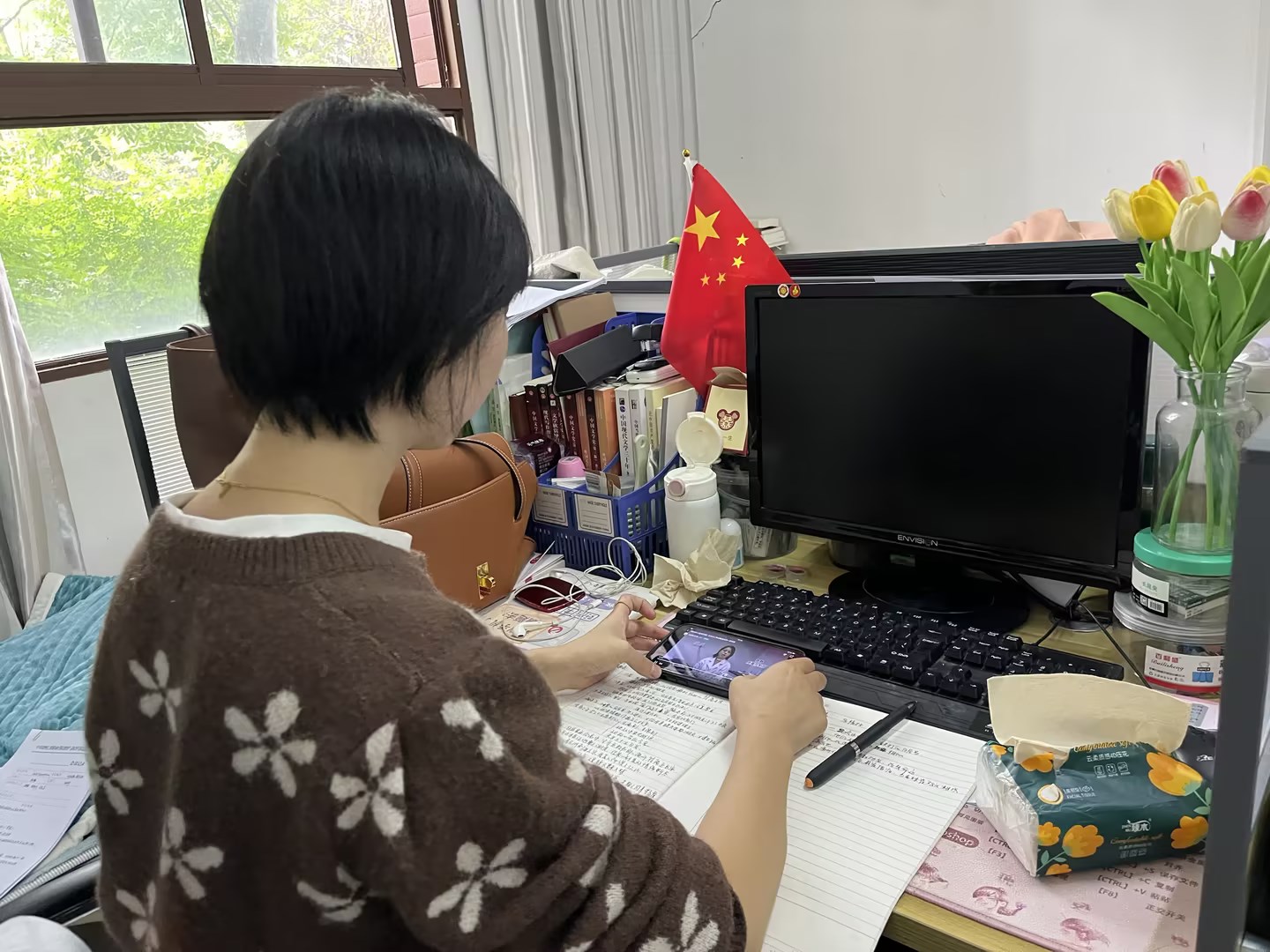 榜样如炬，追光前行—beat365官网全体教师党员收看《榜样的力量（第二季）》专题节目(图4)