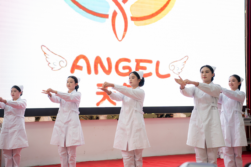 展礼仪文化·扬职业风采——护理学院隆重举行beat365英国官方网站第二届护理礼仪大赛开幕式暨选拔赛初赛(图3)