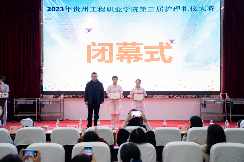 展礼仪文化·扬职业风采——护理学院隆重举行beat365英国官方网站第二届护理礼仪大赛开幕式暨选拔赛初赛(图8)