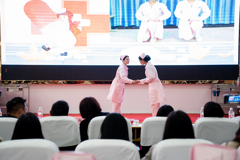 展礼仪文化·扬职业风采——护理学院隆重举行beat365英国官方网站第二届护理礼仪大赛开幕式暨选拔赛初赛(图12)