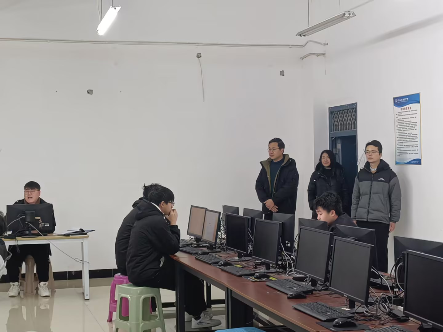 教学督查促提升,砥砺前行谱新篇--beat365官网开展首日行课教学督查(图1)