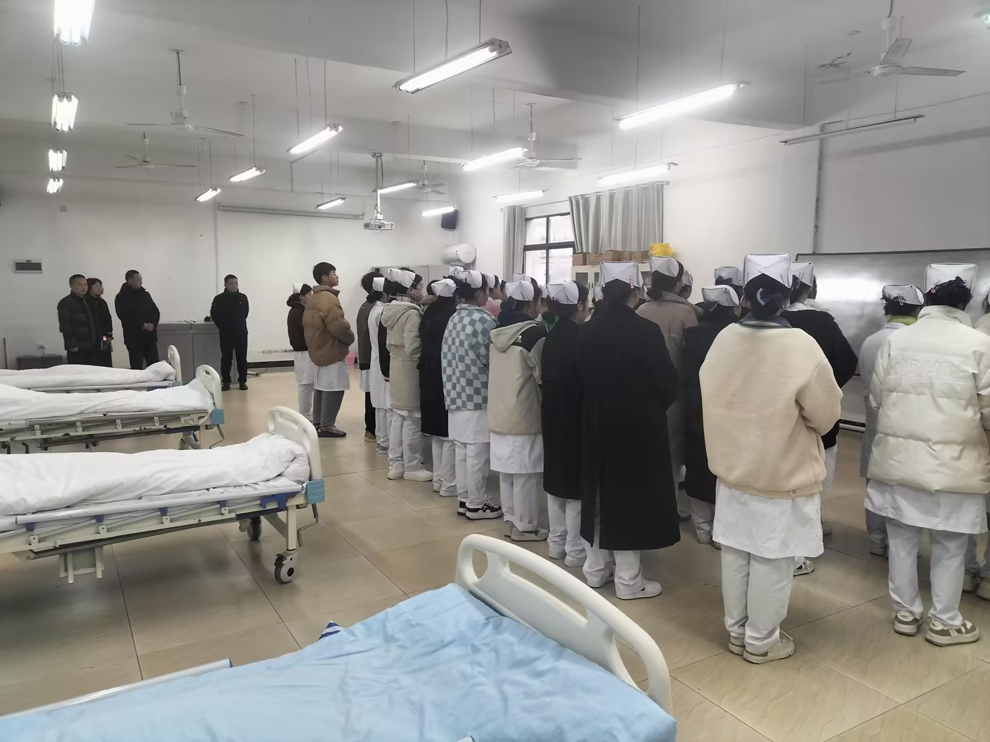 教学督查促提升,砥砺前行谱新篇--beat365官网开展首日行课教学督查(图2)