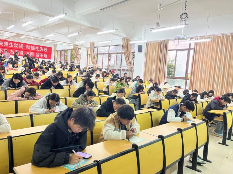 英语书法绘国庆，笔墨飞扬颂华章  —beat365英国官方网站第五届“弘文杯”英语书法大赛(图1)