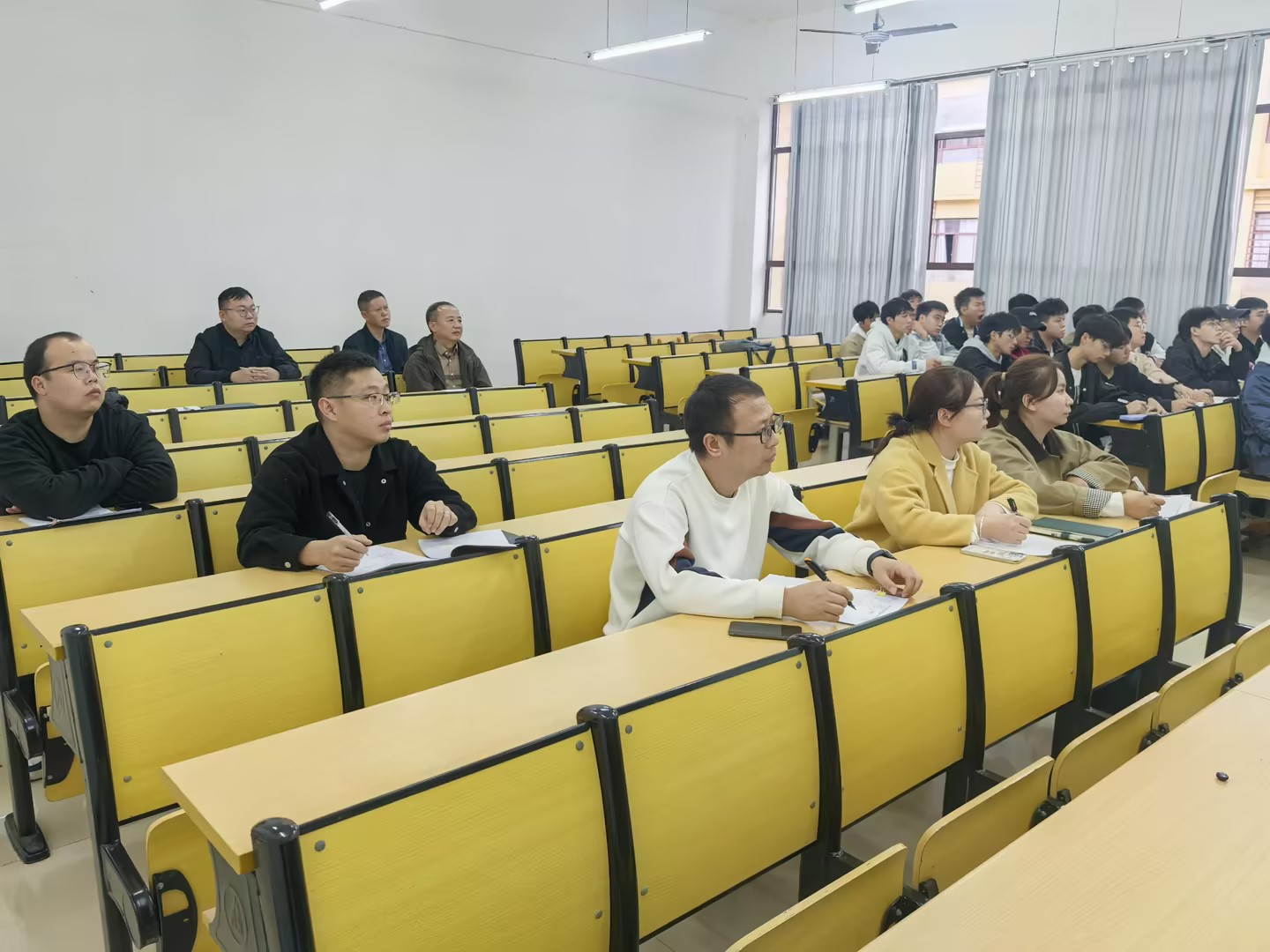 beat365英国官方网站2024-2025学年度公开示范课活动圆满结束(图5)