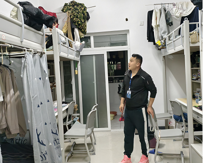 暖心进寝室 筑梦助成长 人工智能与信息工程学院开展宿舍大走访(图4)