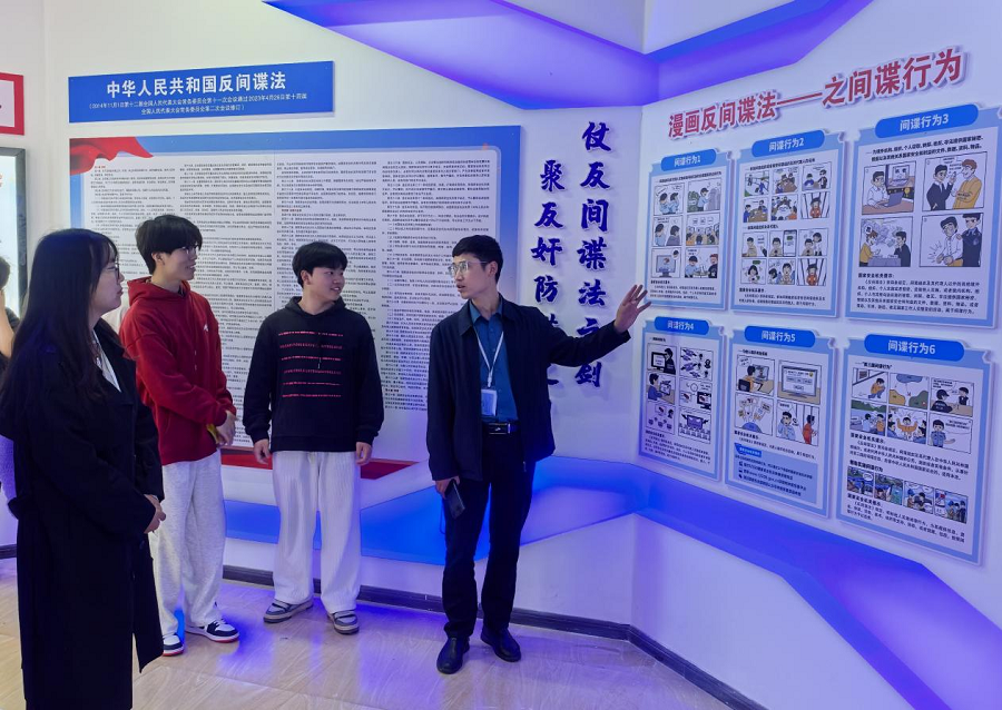 筑牢安全防线 青春步履铿锵 人工智能与信息工程学院 沉浸式研学激活国家安全教育新范式(图2)