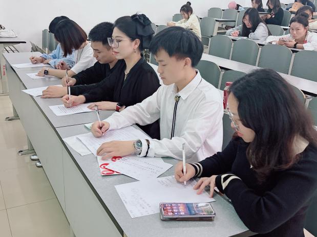 五一韵里绽华光，口语赛场谱新章  —beat365英国官方网站英语口语技能大赛简报(图1)