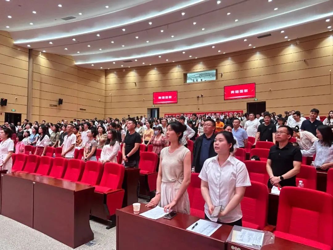 beat365英国官方网站成人高等教育2025级新生开学典礼圆满举行(图2)