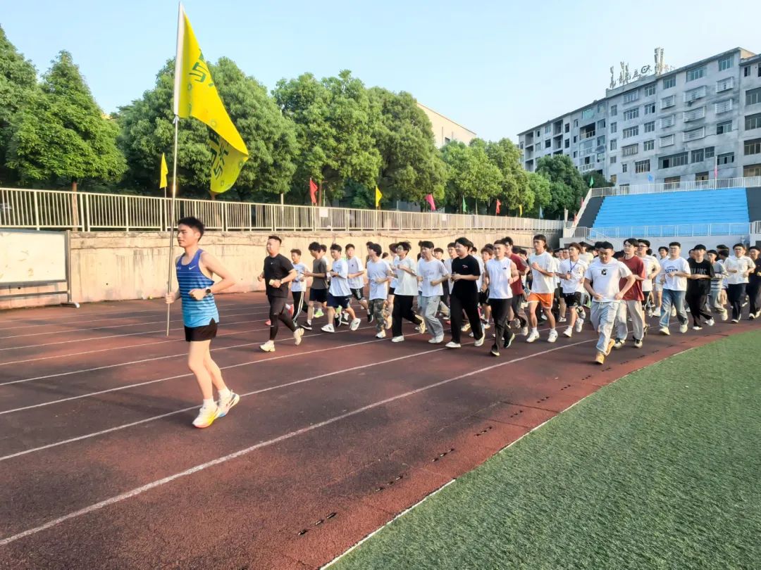 党建引领聚活力 师生共跑启新程丨智能制造与汽车工程学院“健康奔跑向未来”活动火热开跑(图3)