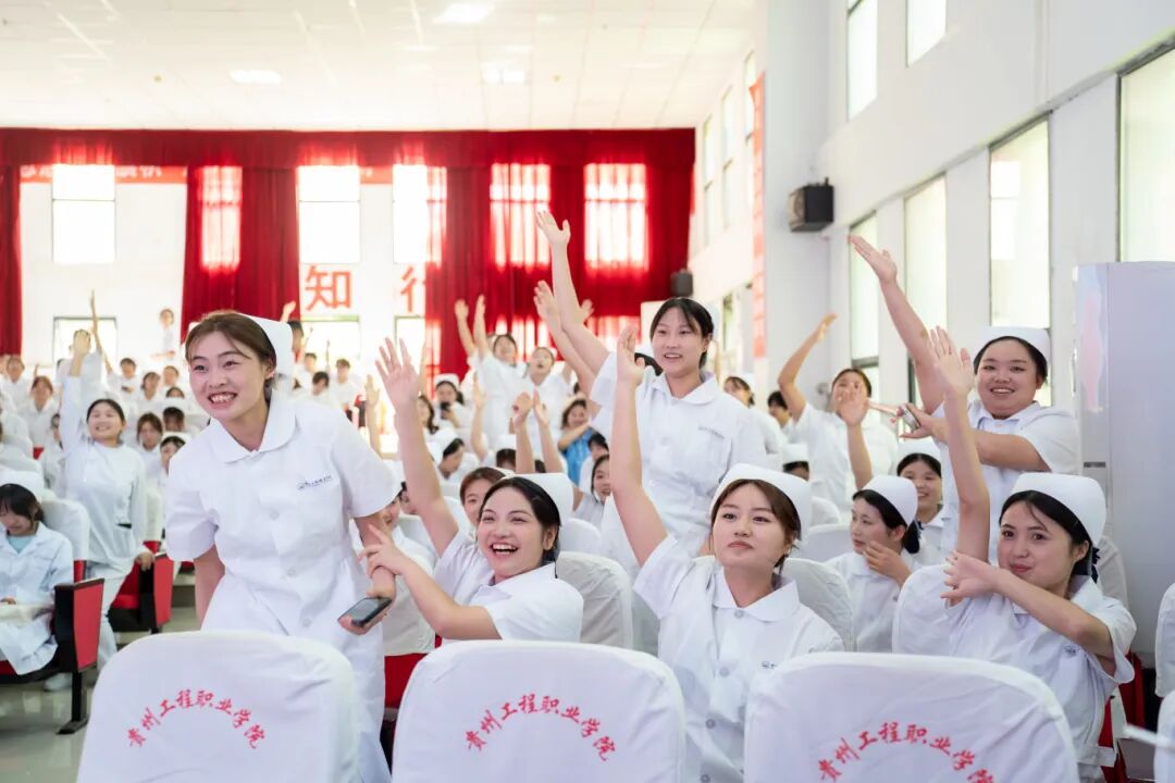 传承南丁格尔精神 共筑护理育人使命——beat365官网举办“5・12”国际护士节活动暨授帽仪式(图8)