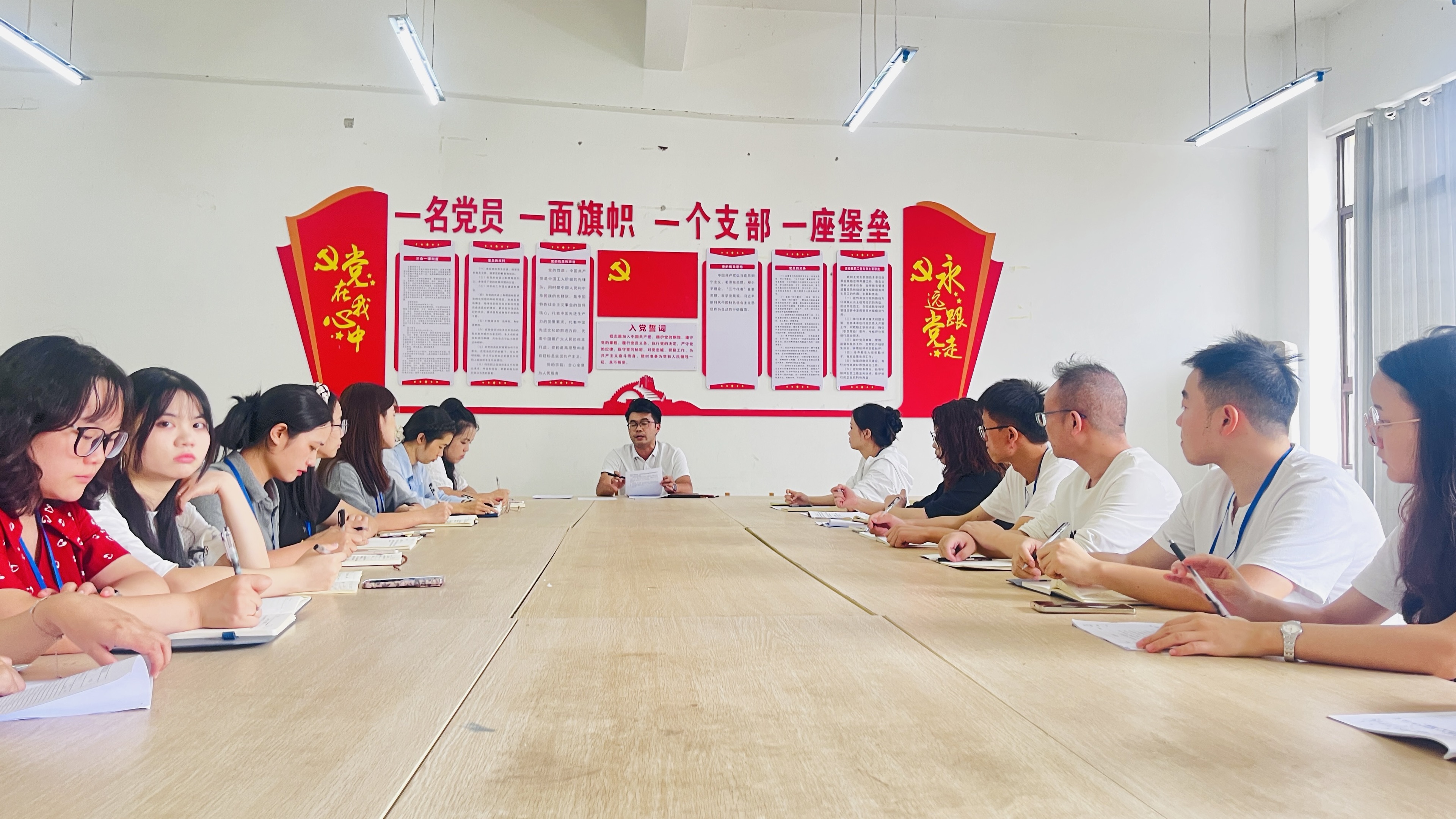 守正创新谋发展凝心聚力护佳节 ——马克思主义学院召开2025年秋季学期“双节”前专题会议(图1)