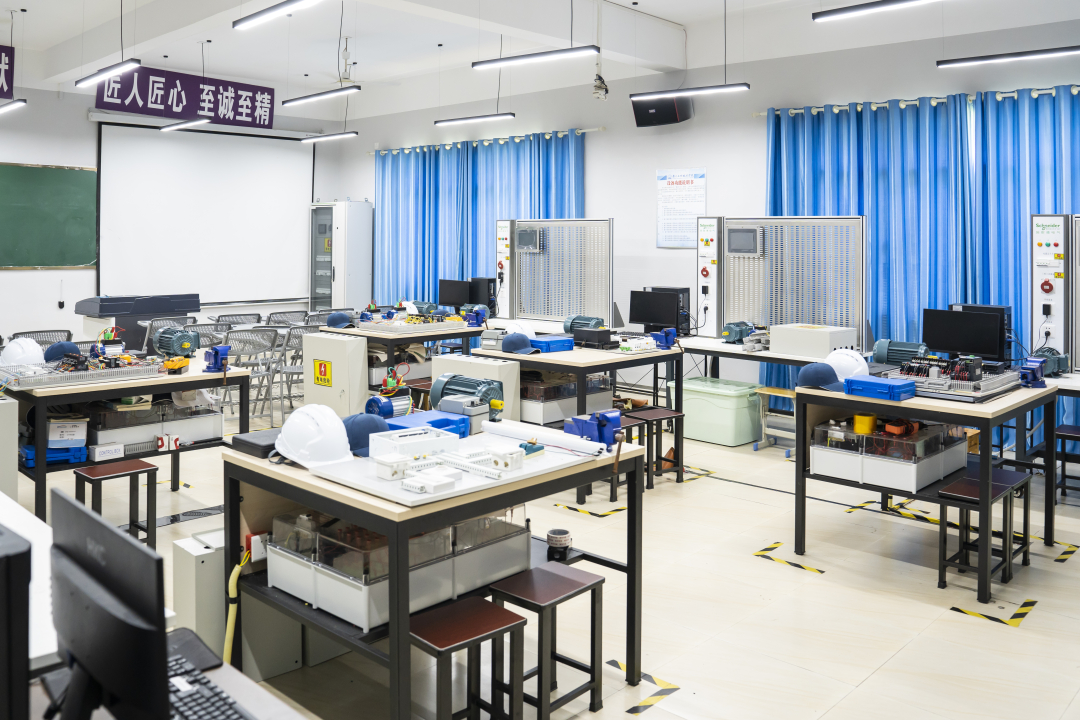 beat365英国官方网站：坚守初心做有温度的教育(图6)