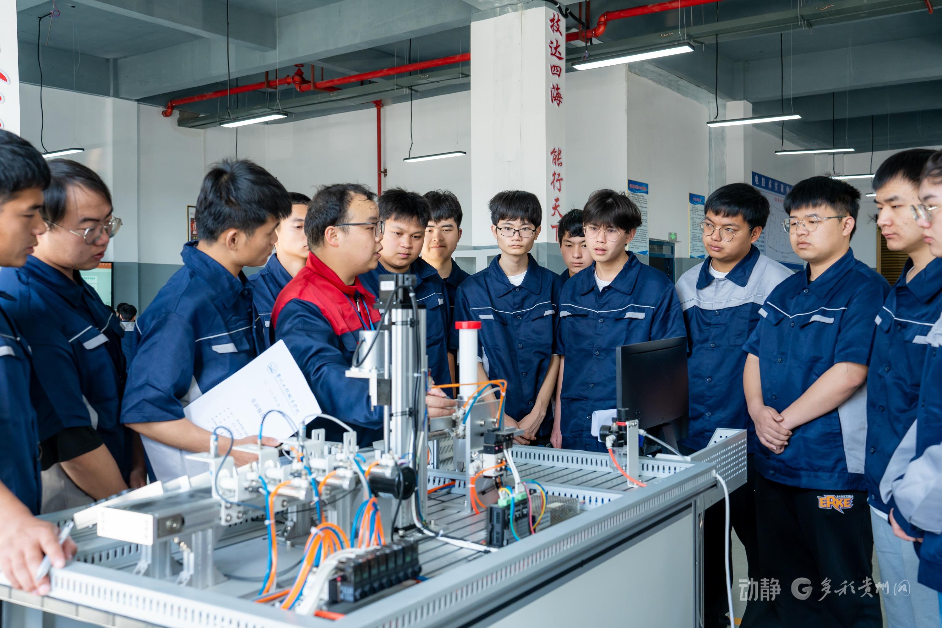 锚定职业教育航向 beat365英国官方网站十年砥砺铸华章(图11)