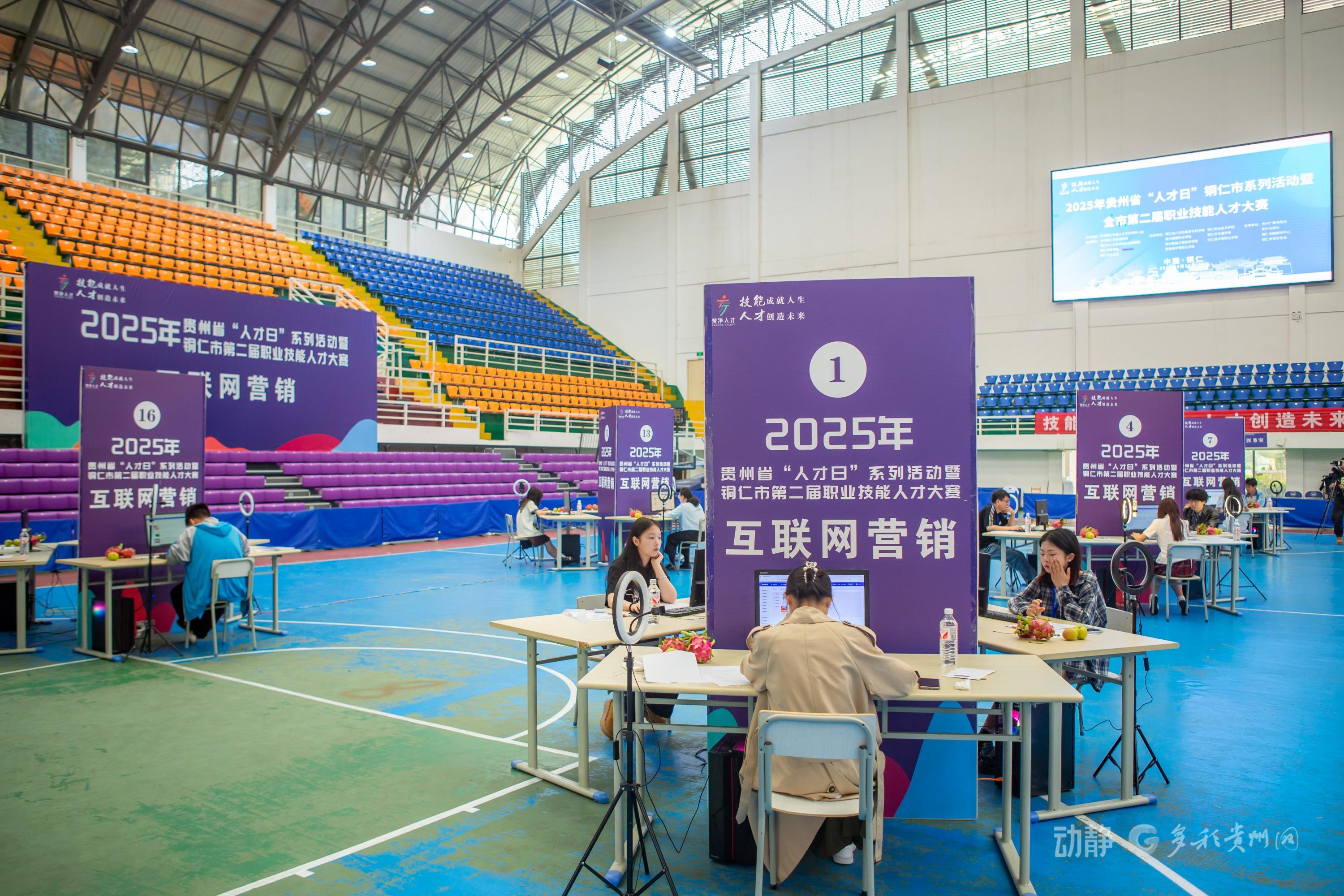 锚定职业教育航向 beat365英国官方网站十年砥砺铸华章(图15)