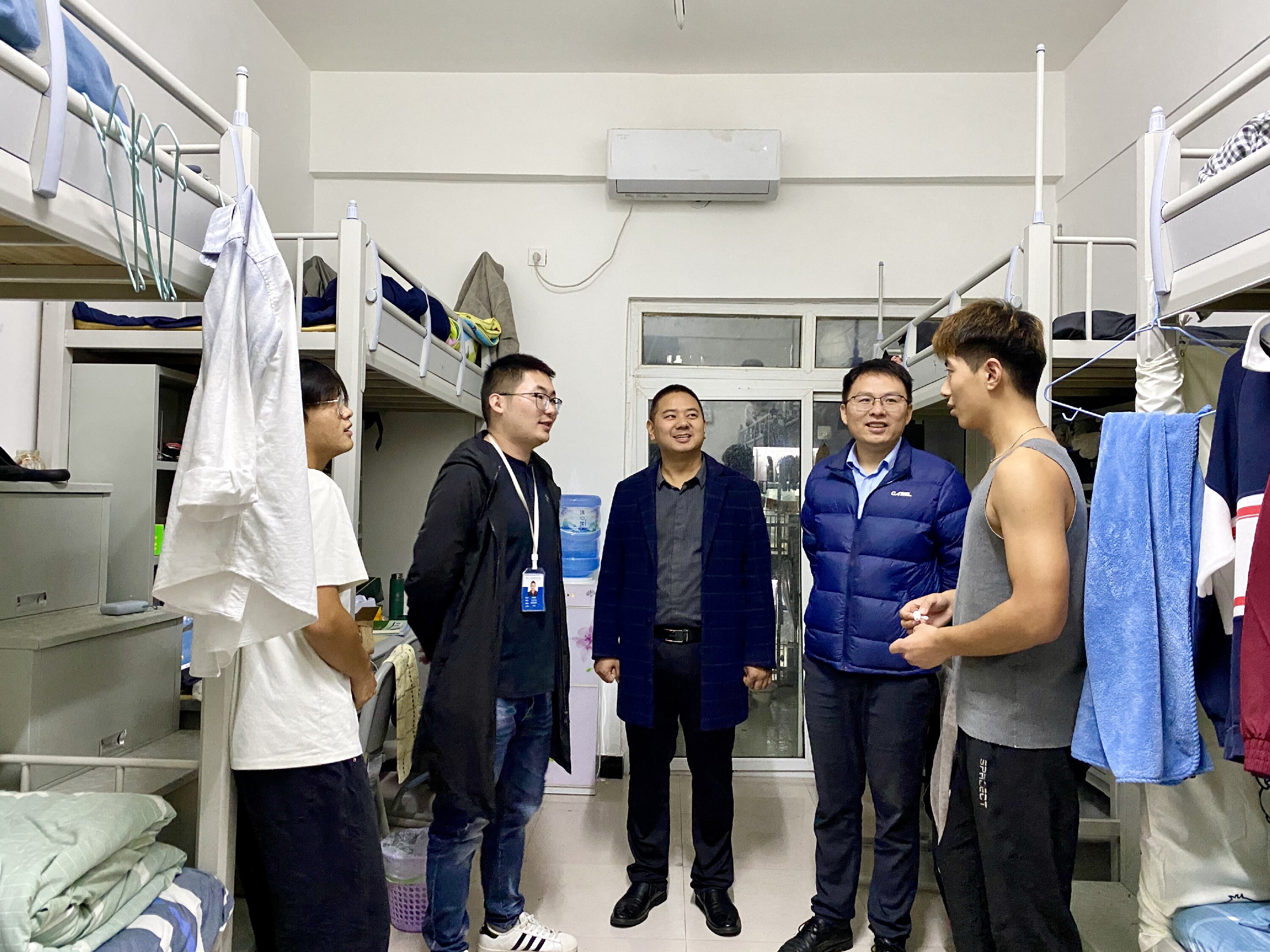 以“严标准”筑防线 用“暖关怀”护成长 药学院开展宿舍安全大检查(图2)