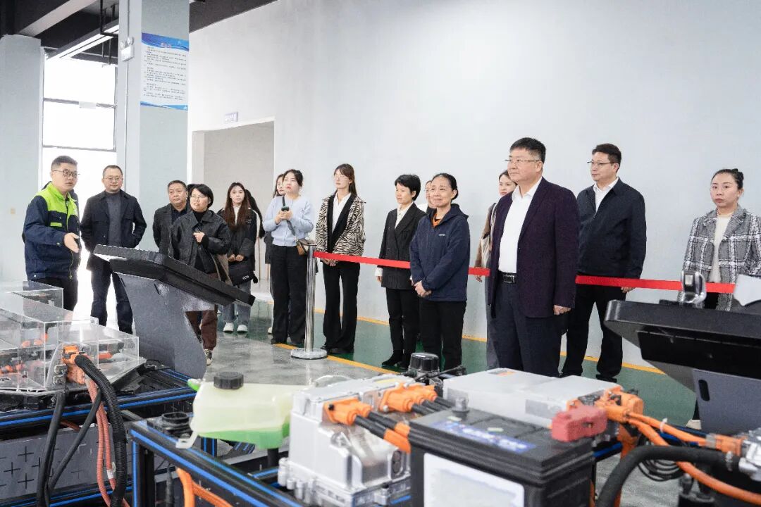 贵州开放大学（贵州职业技术学院）与beat365英国官方网站开展党建工作结对共建调研座谈(图1)