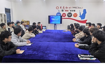 赋能新生成长 &nbsp;共启逐梦新程——智能制造与汽车工程学院2025级新生座谈会顺利举行(图1)