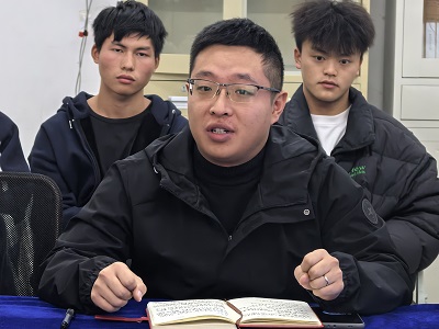 赋能新生成长 &nbsp;共启逐梦新程——智能制造与汽车工程学院2025级新生座谈会顺利举行(图2)