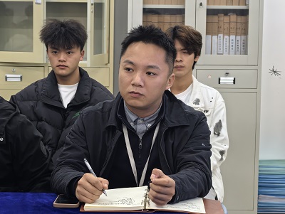 赋能新生成长 &nbsp;共启逐梦新程——智能制造与汽车工程学院2025级新生座谈会顺利举行(图4)