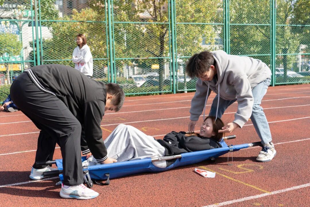 beat365官网举办德江县第四届大学生消防技能运动会暨消防安全培训演练活动(图14)