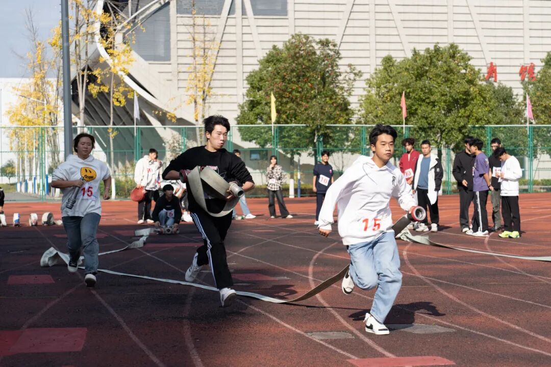 beat365官网举办德江县第四届大学生消防技能运动会暨消防安全培训演练活动(图12)