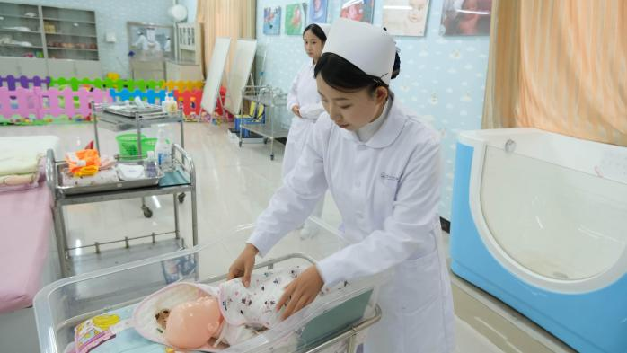 以技为翼护健康&nbsp;青春逐光启新程——beat365英国官方网站第二届“健康护航杯”技能大赛圆满落幕(图6)