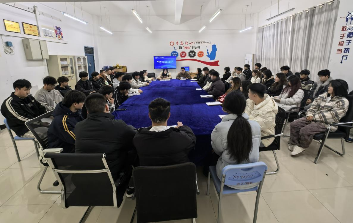 听青年之声，聚发展之力｜学院召开系列学生座谈会，倾听心声共促发展(图1)